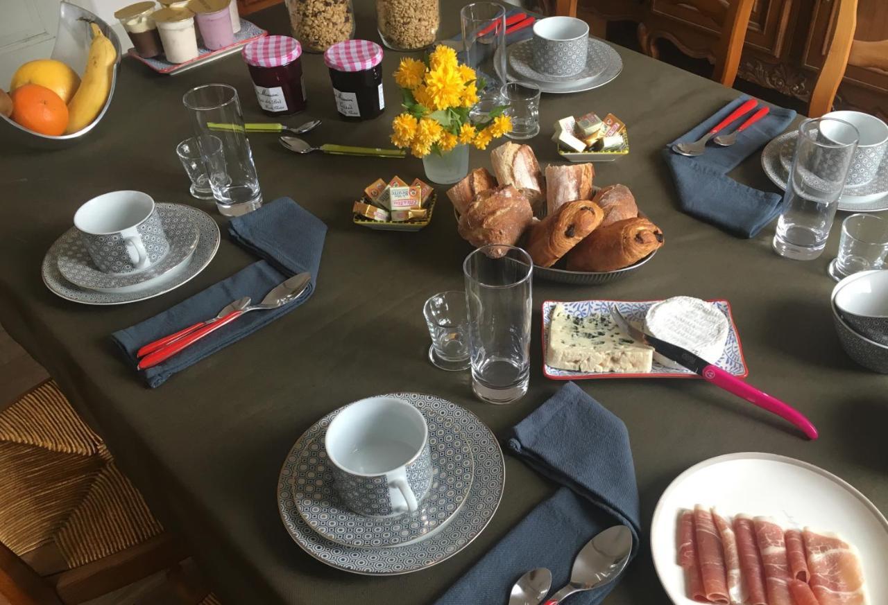 Les Roches Bleues Bed & Breakfast Юзерш Екстериор снимка